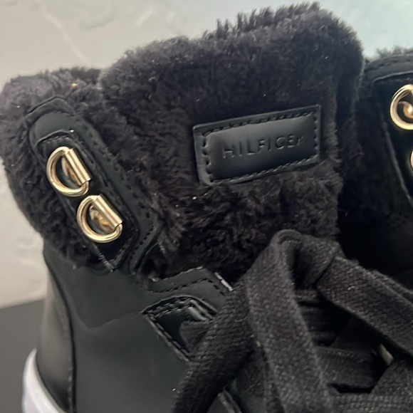 Tommy Hilfiger Furry Black leather tennis shoe sneakers women's size 7 - Picture 8 of 13